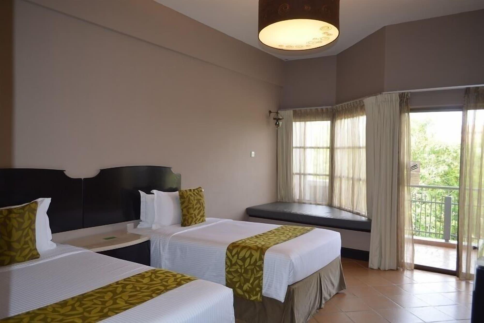 Thistle Port Dickson Resort Bagian luar foto Deluxe Room