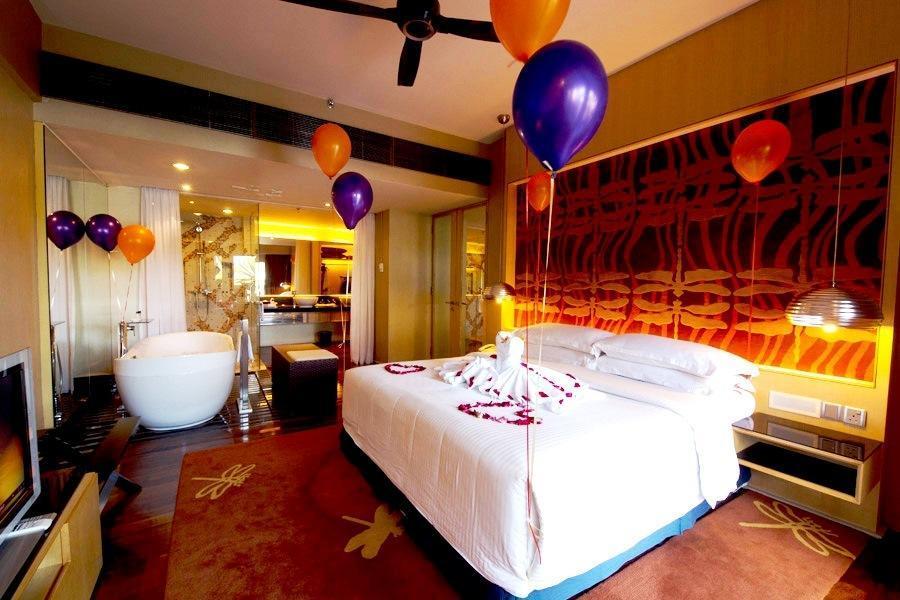 Thistle Port Dickson Resort Bagian luar foto A room at the hotel