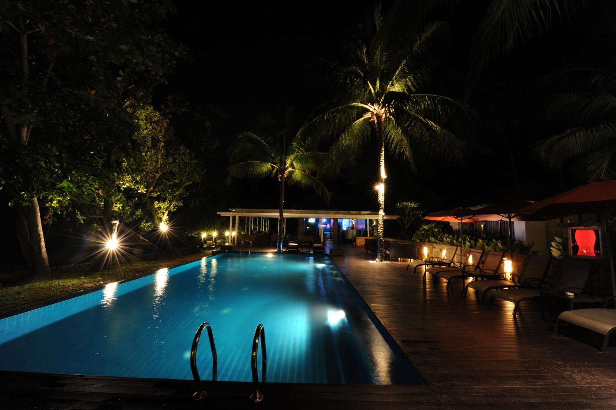 Thistle Port Dickson Resort Bagian luar foto The swimming pool at night